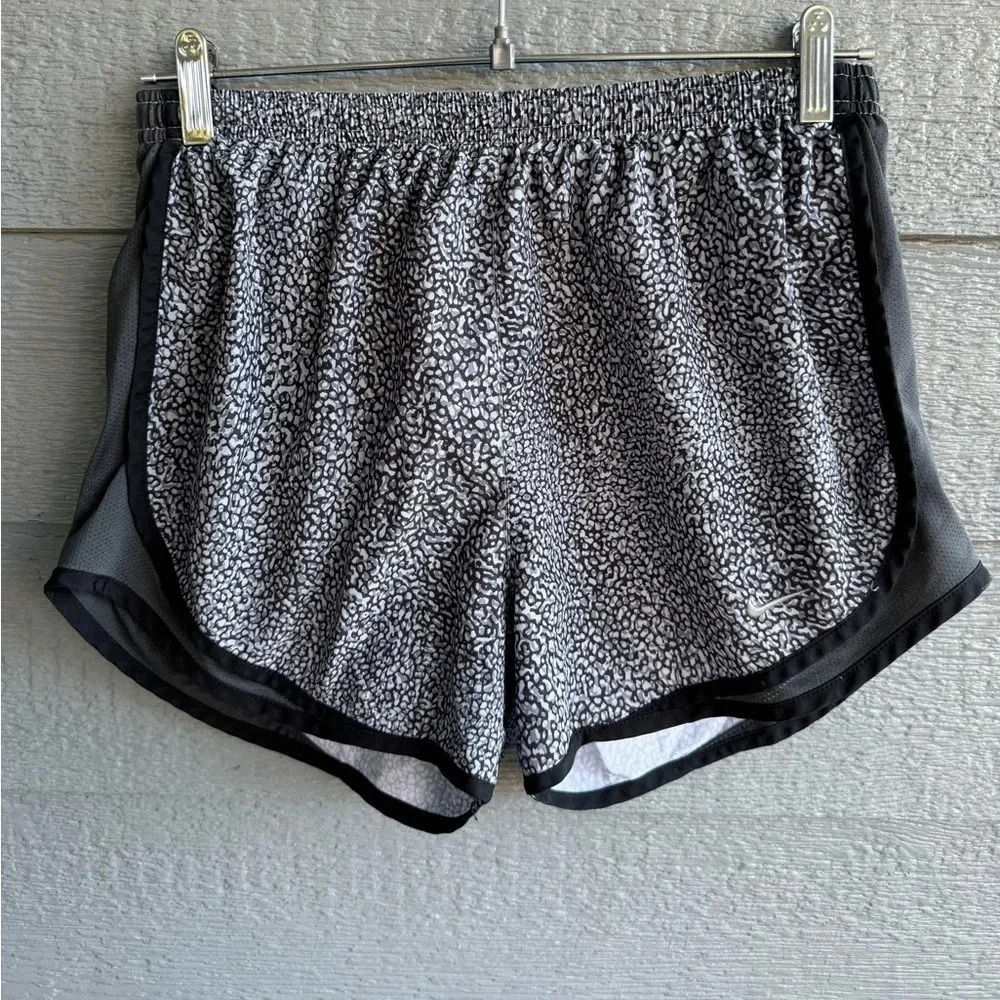 Women’s Nike Running Short Medium Activewear Workout Sporty Athletic